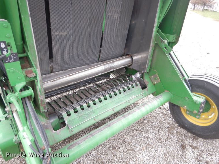 image for item DH4446 2010 John Deere 468 Mega Wide Plus round baler