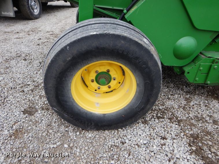 image for item DH4446 2010 John Deere 468 Mega Wide Plus round baler