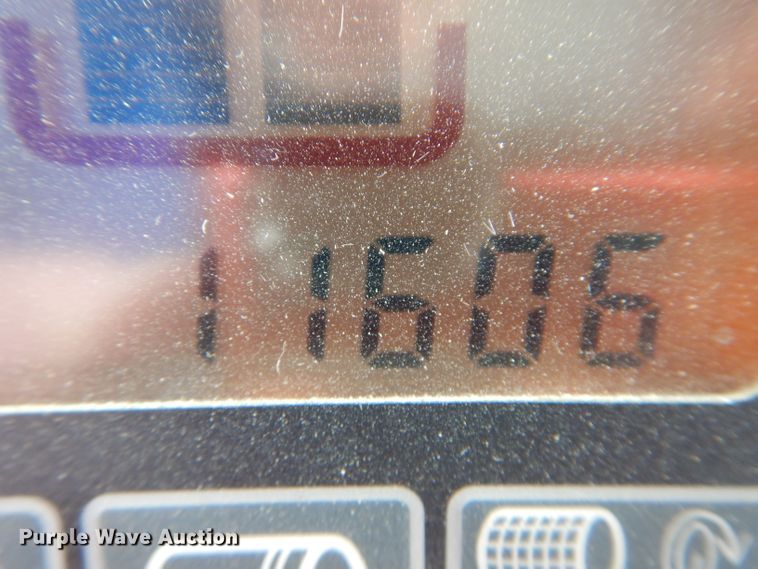 image for item DH4446 2010 John Deere 468 Mega Wide Plus round baler