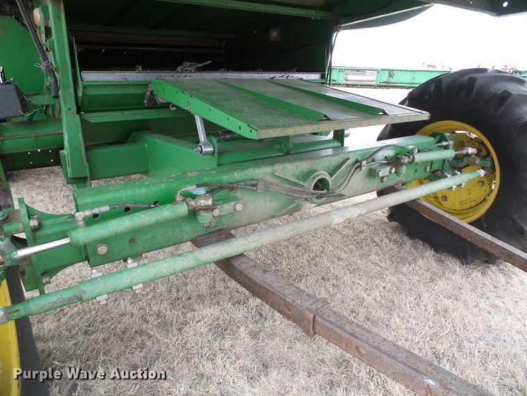 image for item DH4862 2001 John Deere 9650 combine
