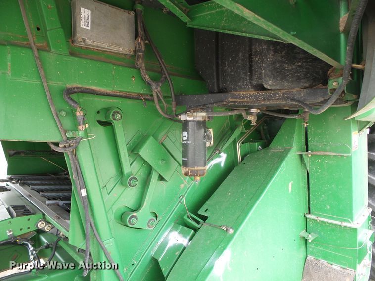 image for item DH4862 2001 John Deere 9650 combine