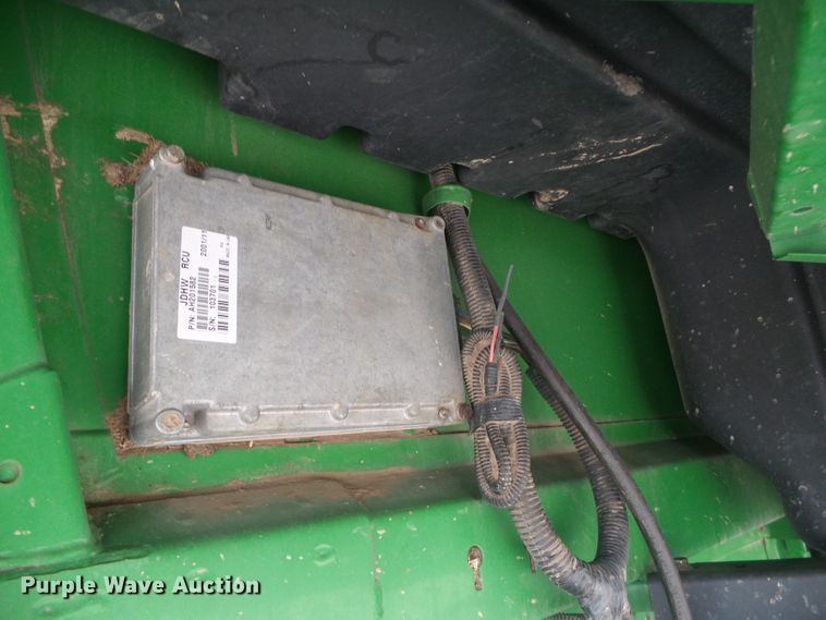 image for item DH4862 2001 John Deere 9650 combine