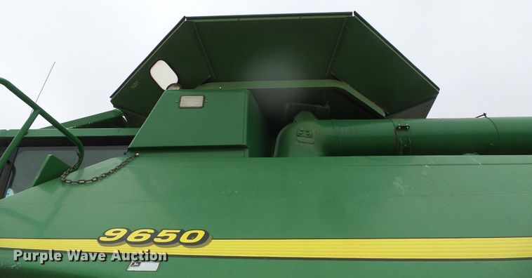 image for item DH4862 2001 John Deere 9650 combine