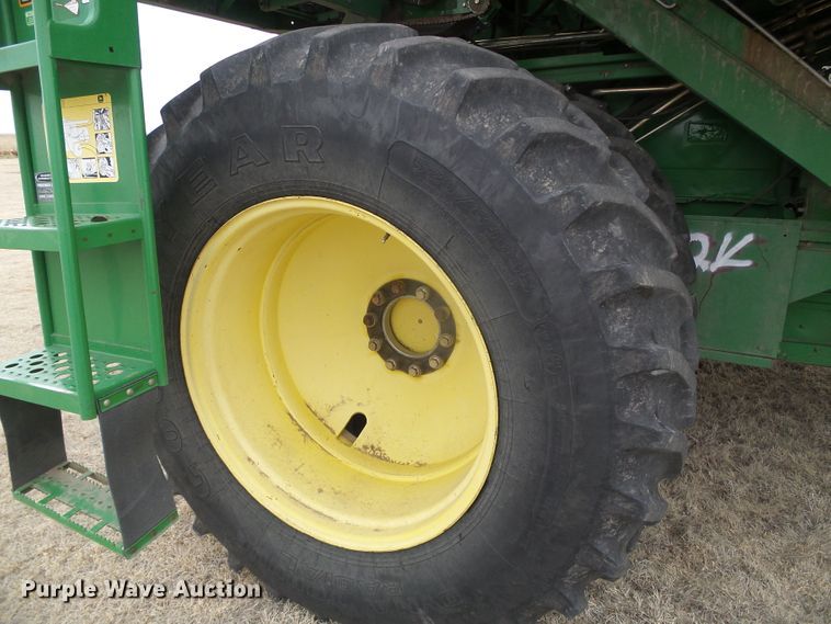image for item DH4862 2001 John Deere 9650 combine