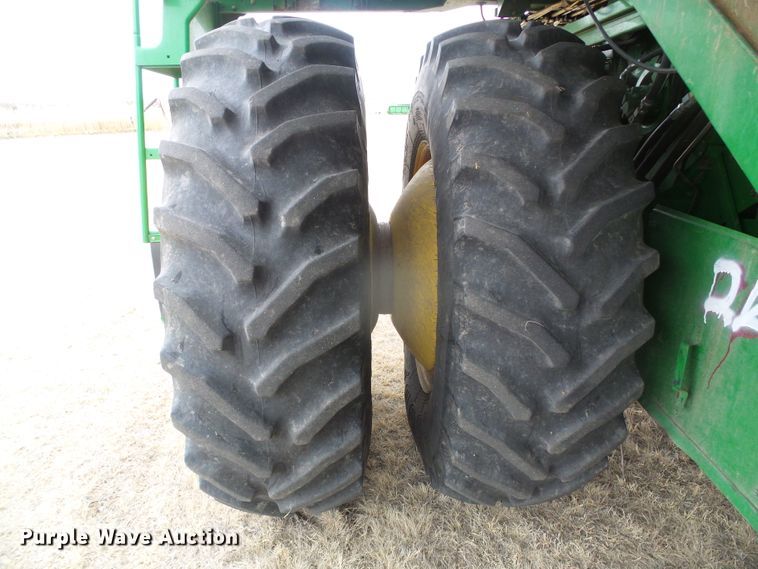 image for item DH4862 2001 John Deere 9650 combine