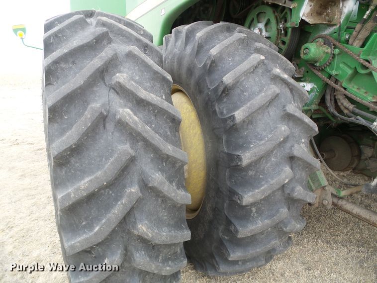 image for item DH4862 2001 John Deere 9650 combine