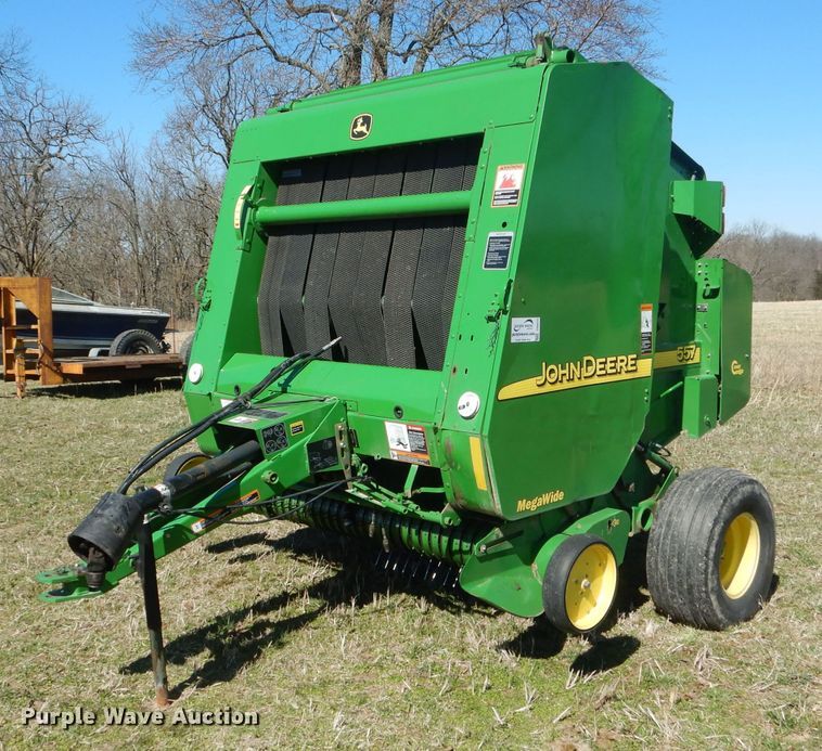 image for item DH6472 2004 John Deere 557 Mega Wide round baler