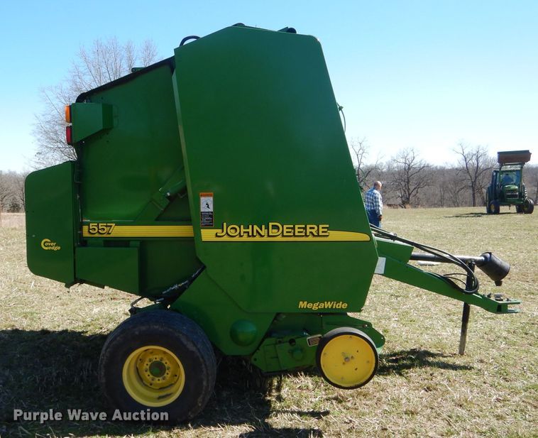 image for item DH6472 2004 John Deere 557 Mega Wide round baler