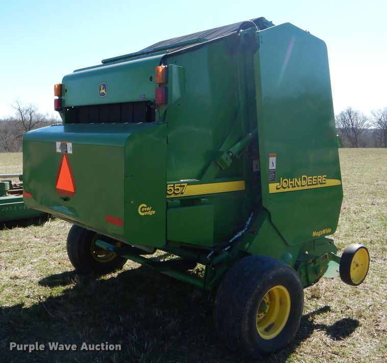 image for item DH6472 2004 John Deere 557 Mega Wide round baler