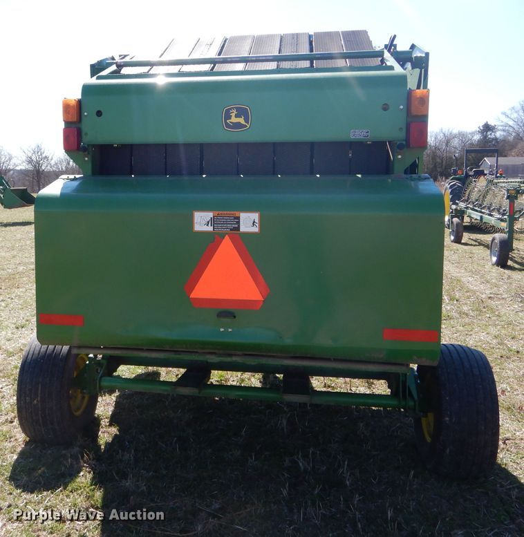 image for item DH6472 2004 John Deere 557 Mega Wide round baler