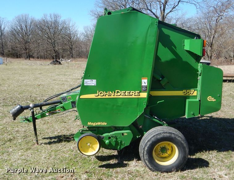 image for item DH6472 2004 John Deere 557 Mega Wide round baler