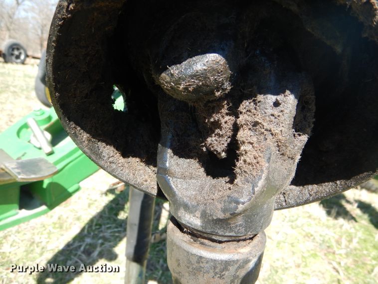 image for item DH6472 2004 John Deere 557 Mega Wide round baler