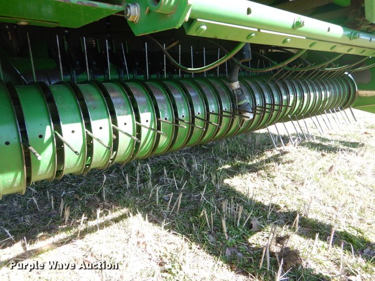 image for item DH6472 2004 John Deere 557 Mega Wide round baler