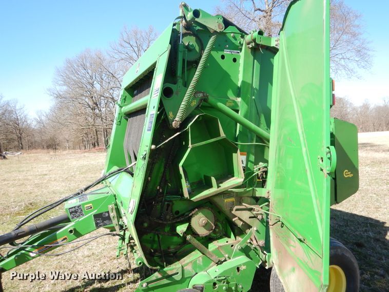 image for item DH6472 2004 John Deere 557 Mega Wide round baler