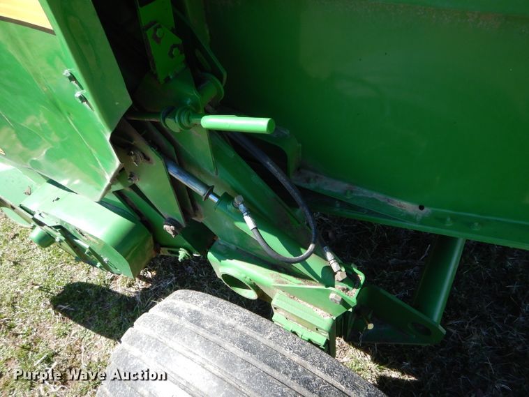 image for item DH6472 2004 John Deere 557 Mega Wide round baler