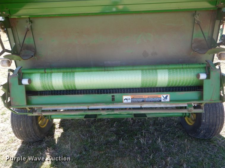image for item DH6472 2004 John Deere 557 Mega Wide round baler