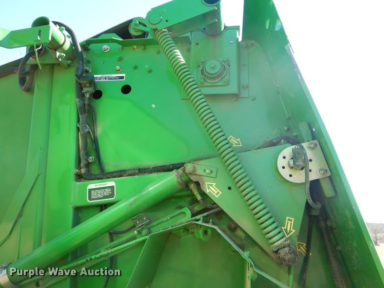image for item DH6472 2004 John Deere 557 Mega Wide round baler