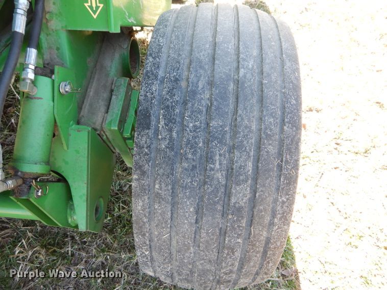 image for item DH6472 2004 John Deere 557 Mega Wide round baler