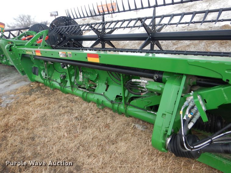 image for item FU9247 2018 John Deere 640FD draper head
