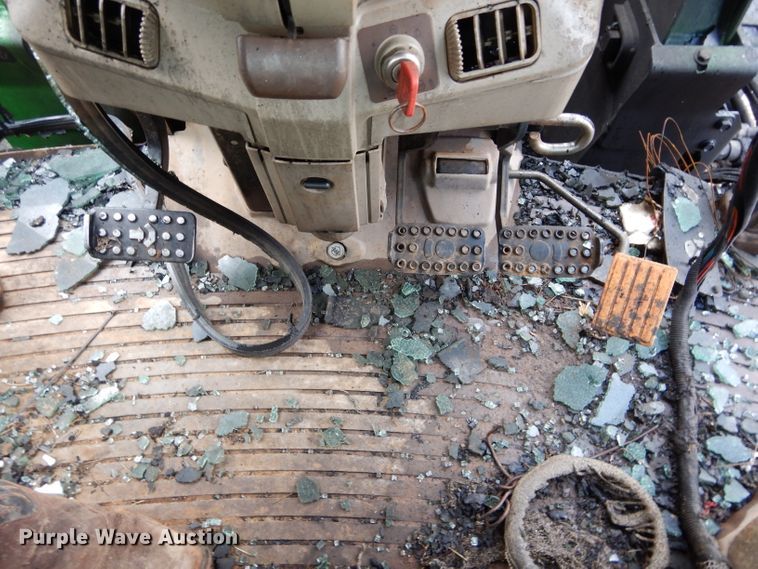 image for item GK9082 2004 John Deere 6420 tractor