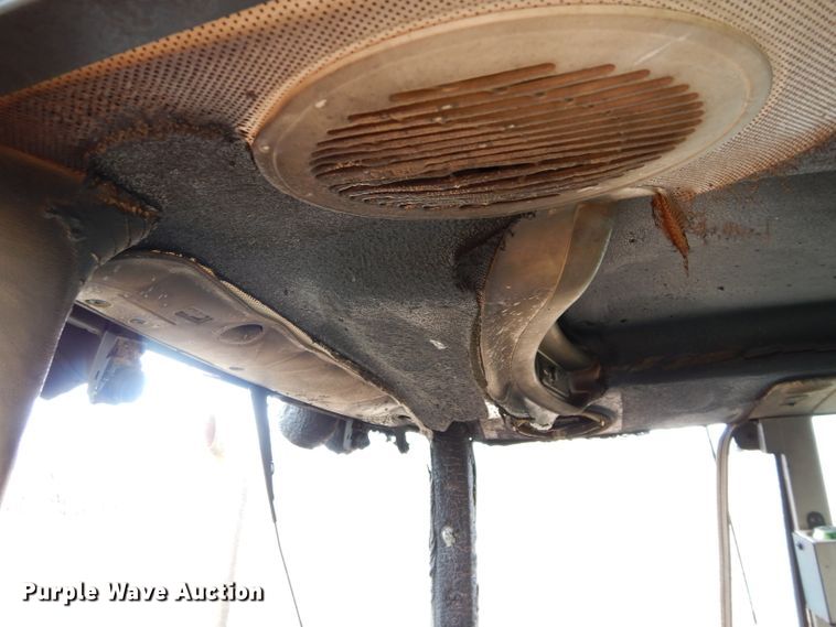 image for item GK9082 2004 John Deere 6420 tractor