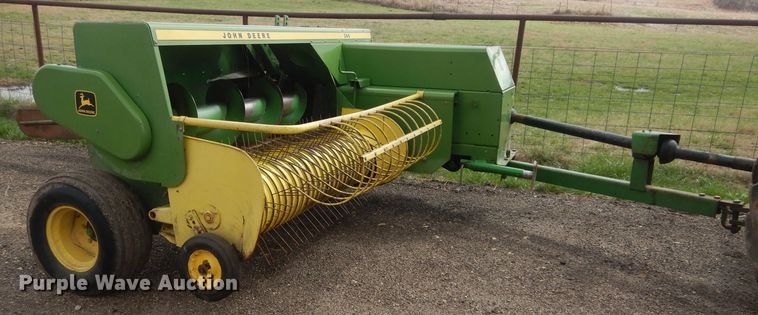 image for item GK9119 John Deere 346 small square baler