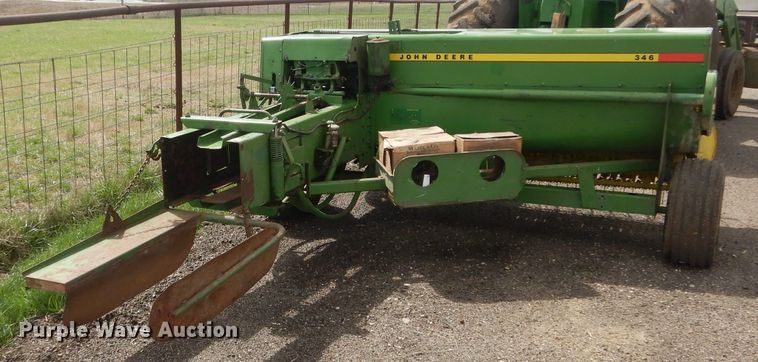 image for item GK9119 John Deere 346 small square baler