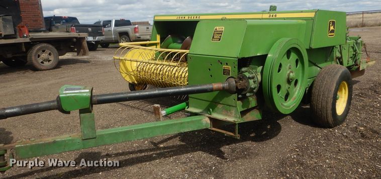 image for item GK9119 John Deere 346 small square baler