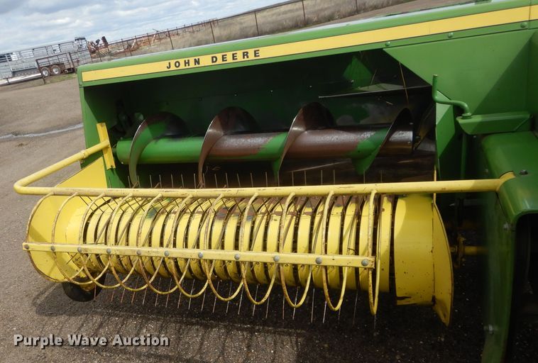 image for item GK9119 John Deere 346 small square baler