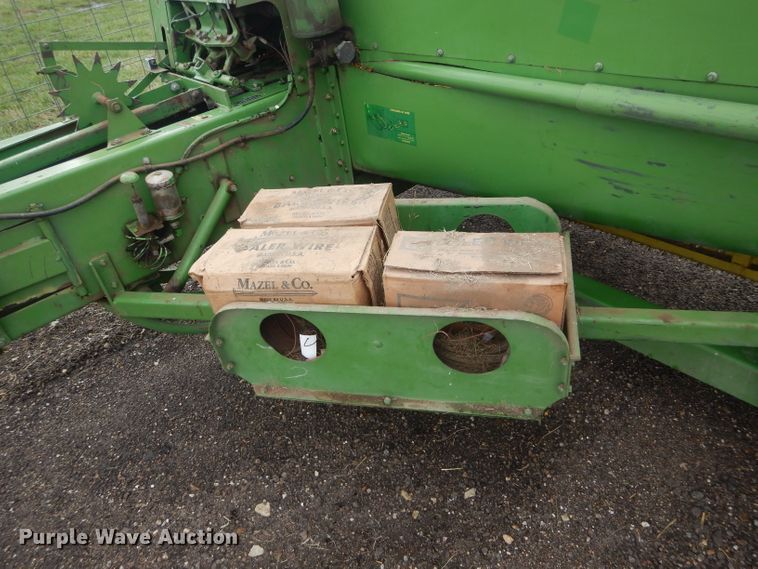 image for item GK9119 John Deere 346 small square baler