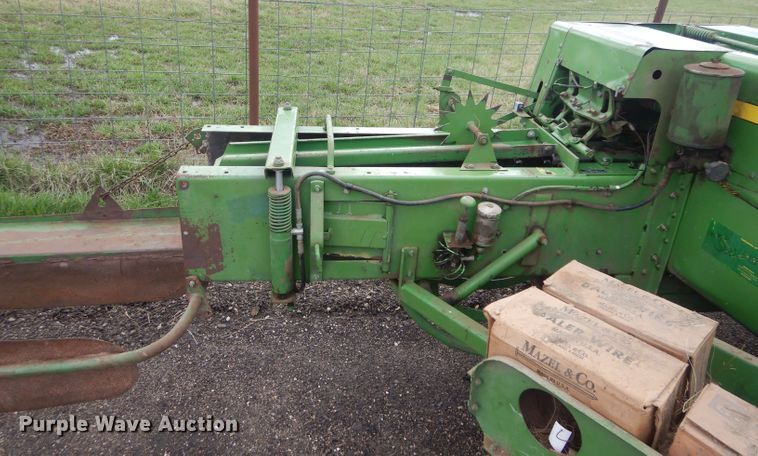 image for item GK9119 John Deere 346 small square baler