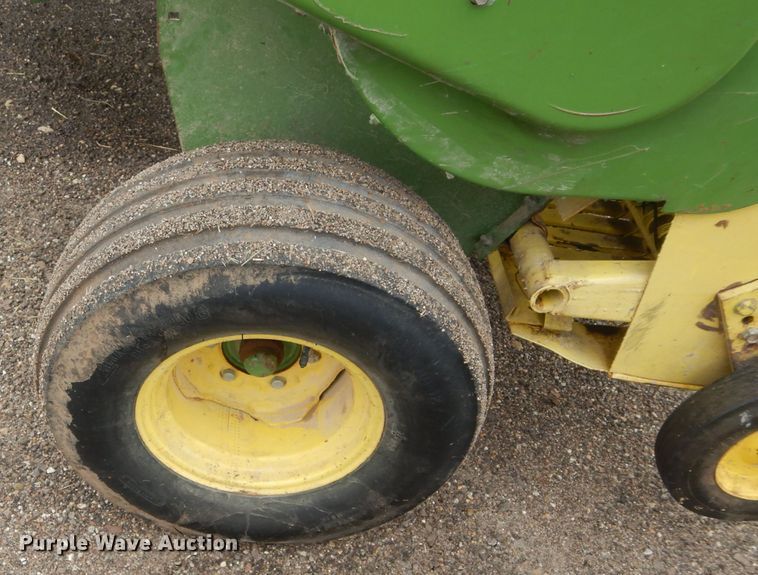image for item GK9119 John Deere 346 small square baler