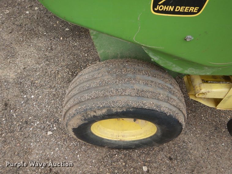image for item GK9119 John Deere 346 small square baler
