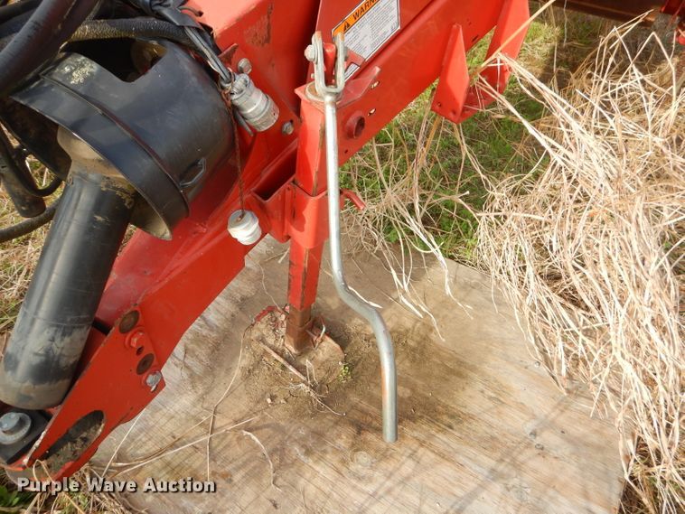 image for item GN9235 New Holland 658 round baler