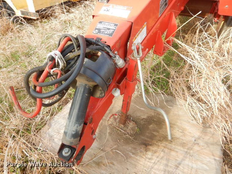 image for item GN9235 New Holland 658 round baler