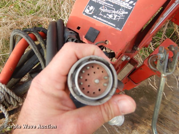 image for item GN9235 New Holland 658 round baler