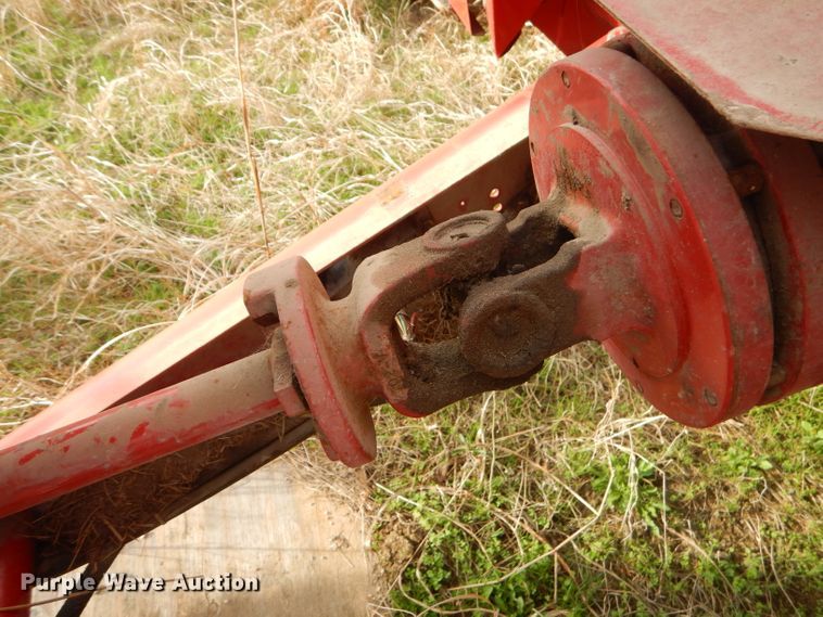image for item GN9235 New Holland 658 round baler