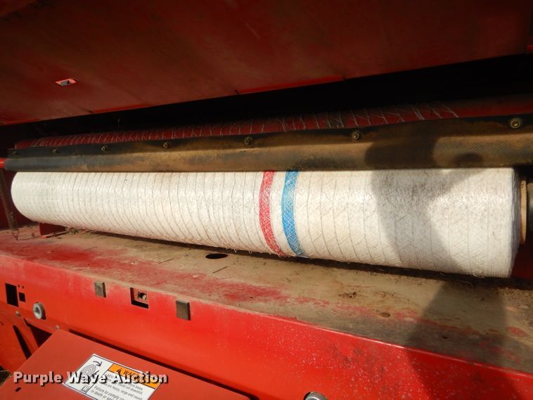 image for item GN9235 New Holland 658 round baler