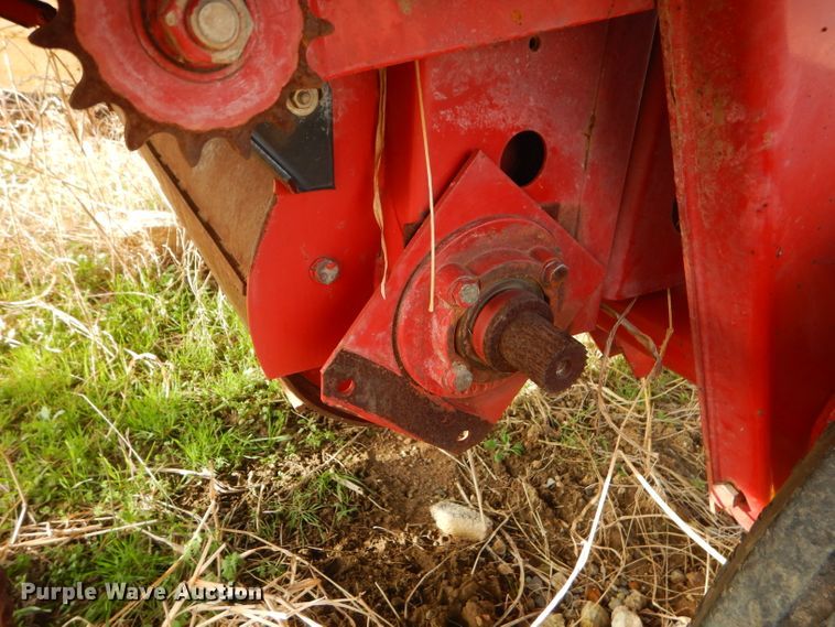 image for item GN9235 New Holland 658 round baler