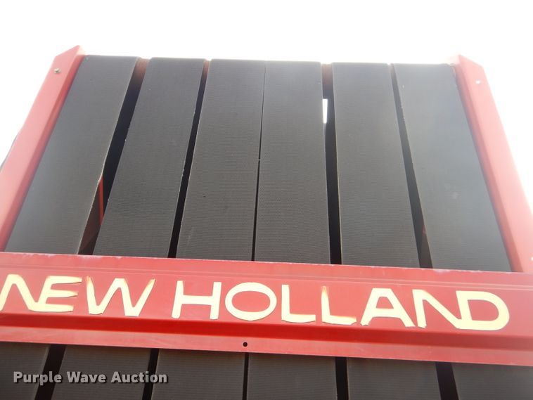 image for item GN9235 New Holland 658 round baler