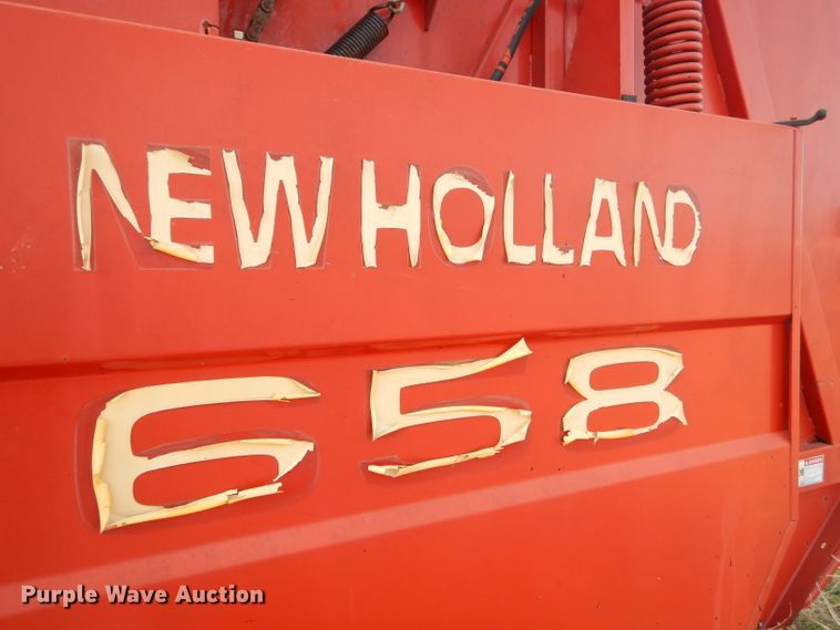 image for item GN9235 New Holland 658 round baler