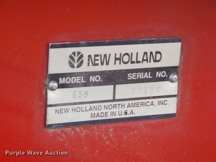 image for item GN9235 New Holland 658 round baler