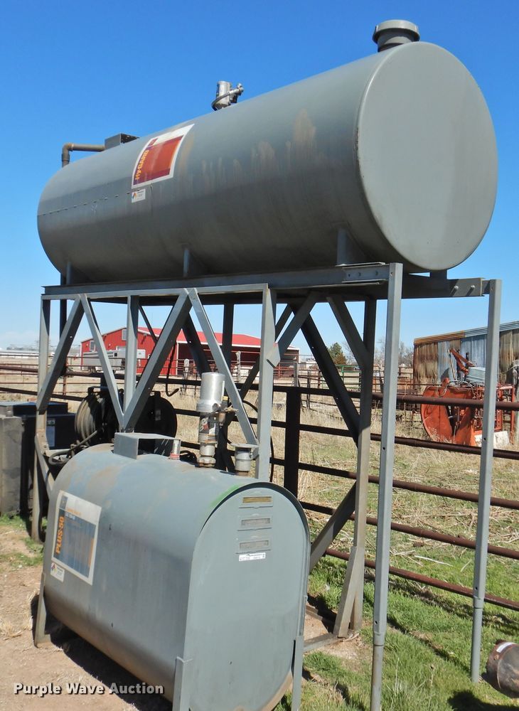 image for item GN9772 Overhead bulk oil tank
