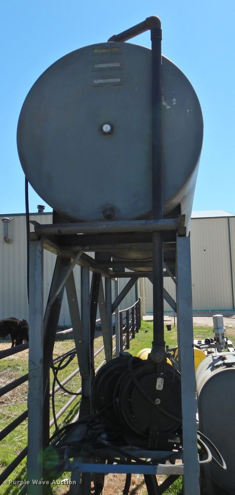 image for item GN9772 Overhead bulk oil tank