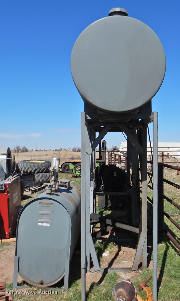 image for item GN9772 Overhead bulk oil tank