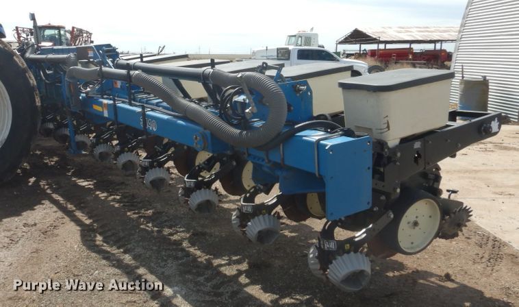 image for item GN9791 Kinze 3140 planter