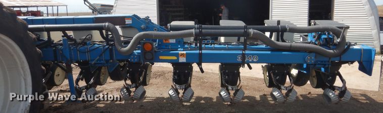 image for item GN9791 Kinze 3140 planter
