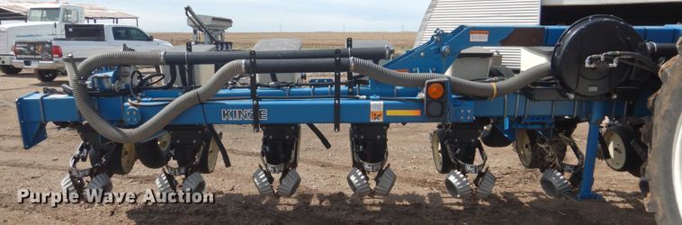 image for item GN9791 Kinze 3140 planter