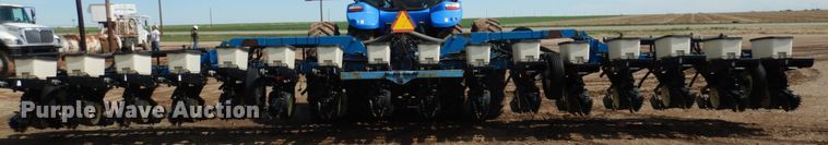 image for item GN9791 Kinze 3140 planter