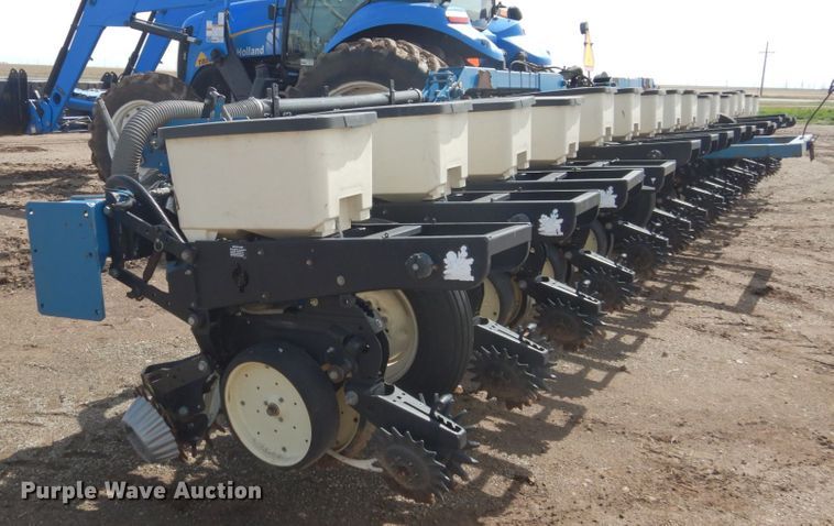 image for item GN9791 Kinze 3140 planter